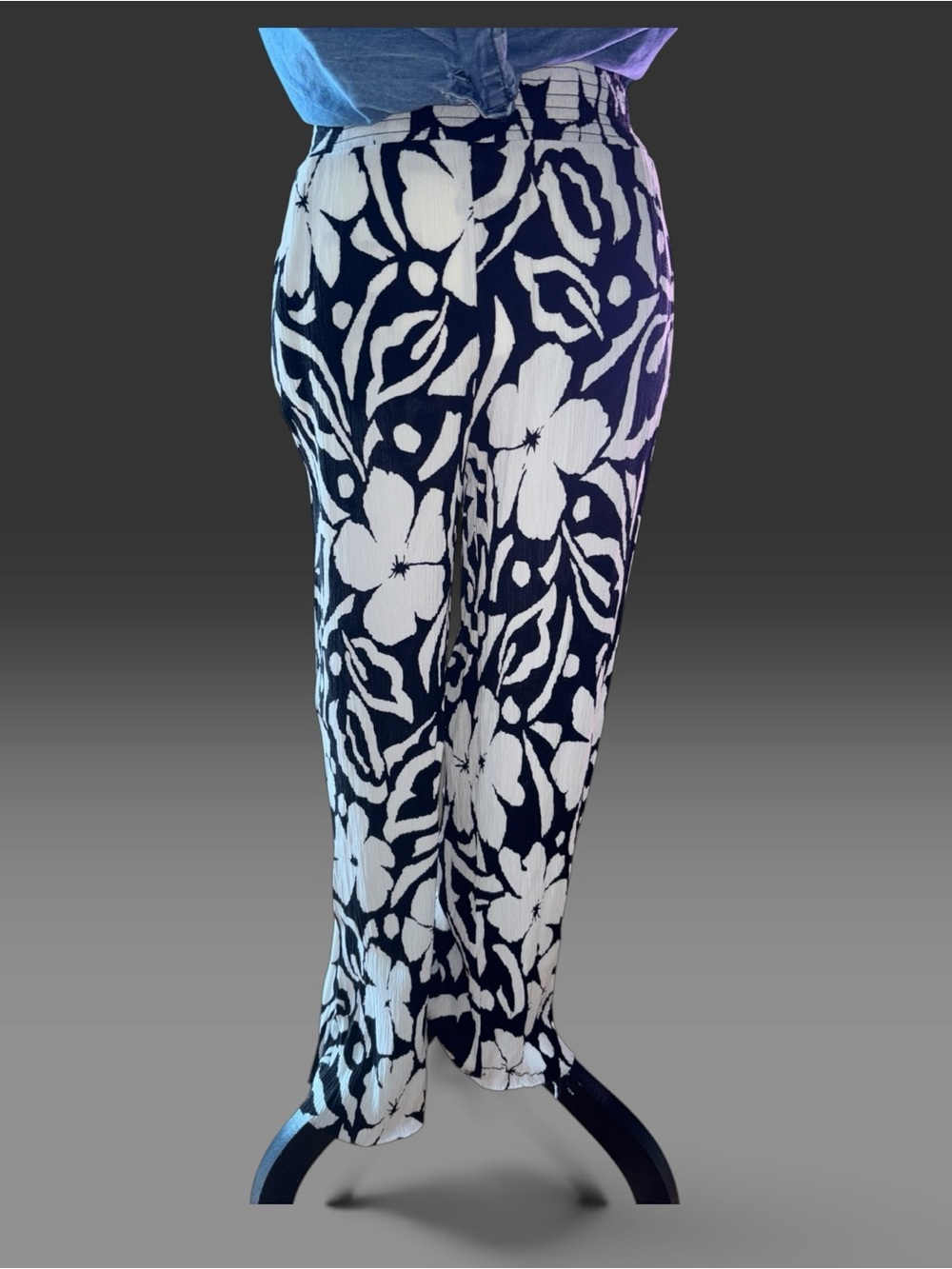 Grace The Perfect Fit Black White Tropical Floral Wide Leg Pants Medium